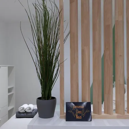 ※perrier Tranche※ Emplacement ⁕ Lägenhet *